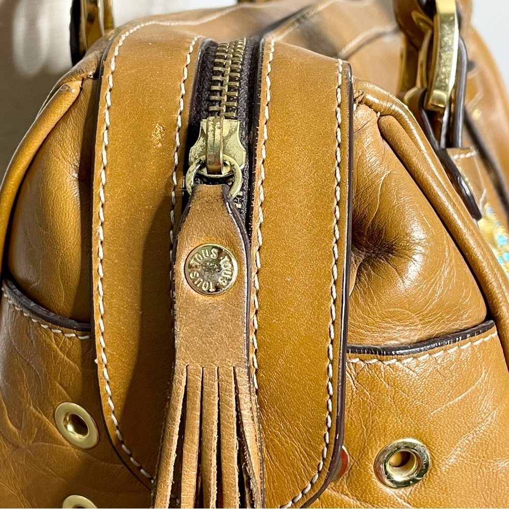 SOLD‼️ TOUS Bear Signature Leather Barrel Tassel Shoulder Bag - Picture 4 of 14